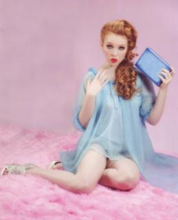 Molly C. Quinn feet photo thumbnail