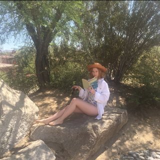Molly C. Quinn feet photo thumbnail