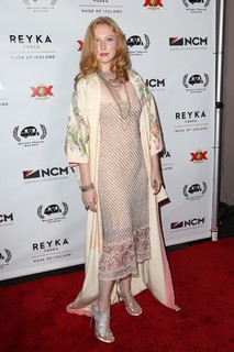 Molly C. Quinn feet photo thumbnail