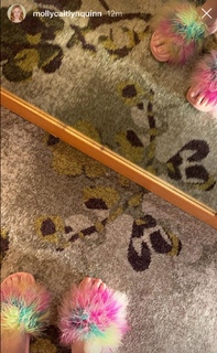 Molly C. Quinn feet photo thumbnail