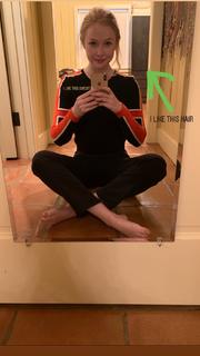 Molly C. Quinn feet photo thumbnail