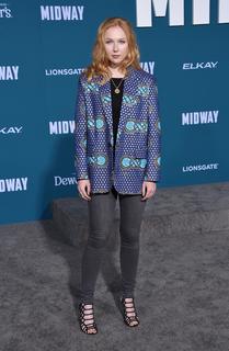 Molly C. Quinn feet photo thumbnail