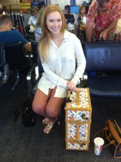 Molly C. Quinn feet photo thumbnail