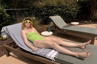 Molly C. Quinn feet photo thumbnail