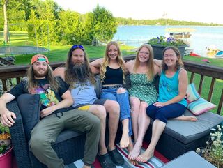 Molly Carlson feet photo thumbnail