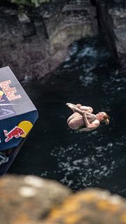 Molly Carlson feet photo thumbnail