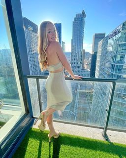 Molly Carlson feet photo thumbnail