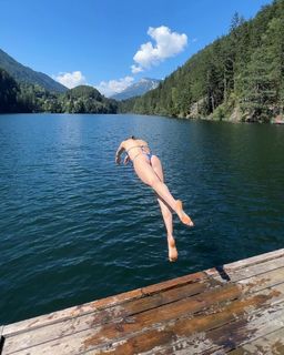 Molly Carlson feet photo thumbnail