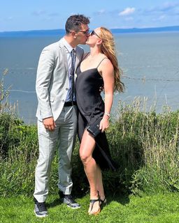 Molly Carlson feet photo thumbnail