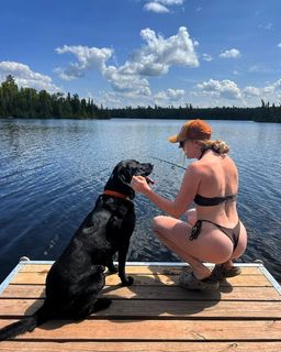 Molly Carlson feet photo thumbnail