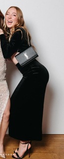 Molly Carlson feet photo thumbnail