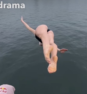 Molly Carlson feet photo thumbnail