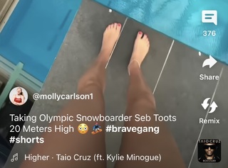 Molly Carlson feet photo thumbnail