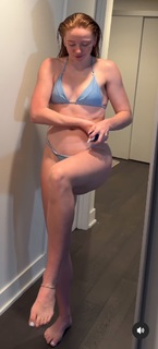 Molly Carlson feet photo thumbnail