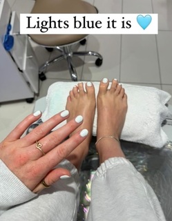 Molly Carlson feet photo thumbnail