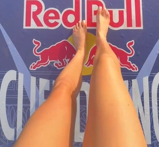 Molly Carlson feet photo thumbnail
