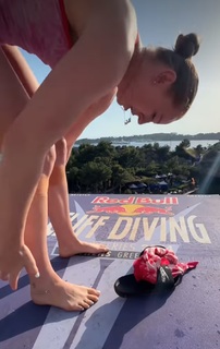 Molly Carlson feet photo thumbnail