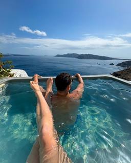 Molly Carlson feet photo thumbnail