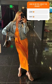 Molly Carlson feet photo thumbnail