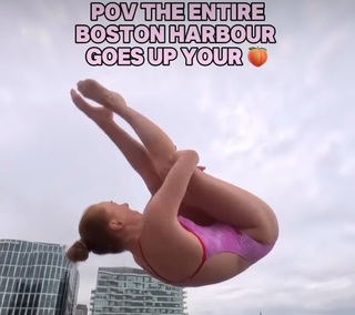 Molly Carlson feet photo thumbnail