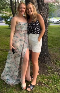 Molly Carlson feet photo thumbnail