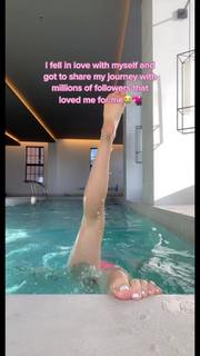 Molly Carlson feet photo thumbnail