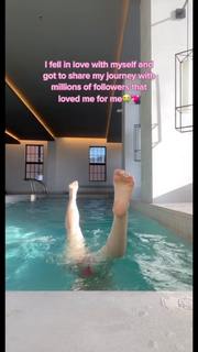 Molly Carlson feet photo thumbnail