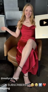 Molly Carlson feet photo thumbnail