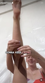 Molly Carlson feet photo thumbnail