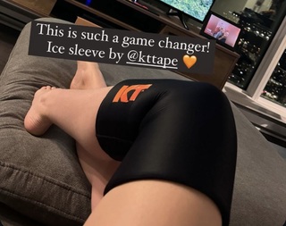 Molly Carlson feet photo thumbnail