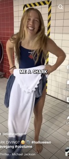 Molly Carlson feet photo thumbnail