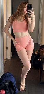 Molly Carlson feet photo thumbnail