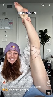 Molly Carlson feet photo thumbnail