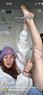 Molly Carlson feet photo thumbnail