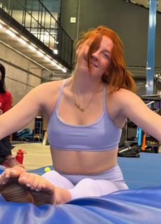 Molly Carlson feet photo thumbnail