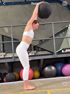 Molly Carlson feet photo thumbnail