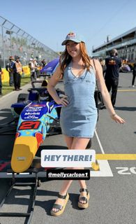 Molly Carlson feet photo thumbnail