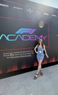 Molly Carlson feet photo thumbnail