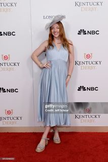 Molly Carlson feet photo thumbnail