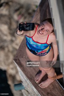 Molly Carlson feet photo thumbnail