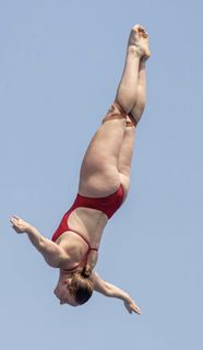 Molly Carlson feet photo thumbnail