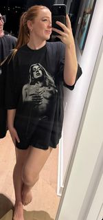 Molly Carlson feet photo thumbnail