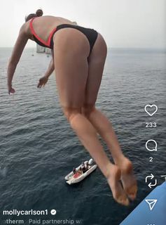 Molly Carlson feet photo thumbnail