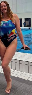 Molly Carlson feet photo thumbnail