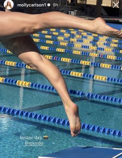 Molly Carlson feet photo thumbnail