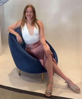 Molly Carlson feet photo thumbnail