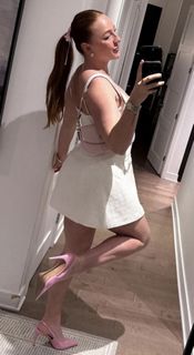 Molly Carlson feet photo thumbnail