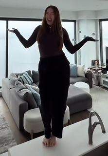 Molly Carlson feet photo 1