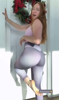 Molly Carlson feet photo 18