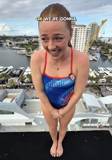 Molly Carlson feet photo 7
